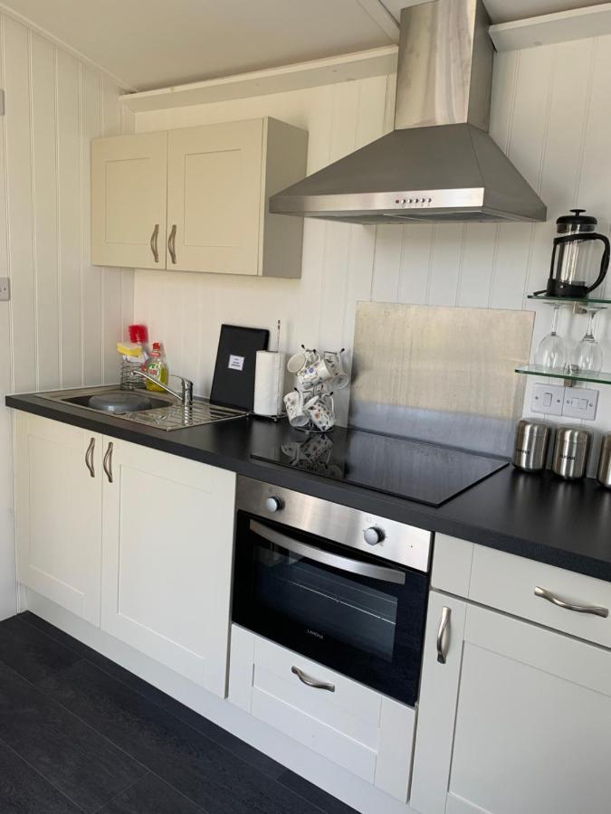 Tides Reach, Deluxe Shepherds Hut 1, 100M From The Beach Saint Merryn ภายนอก รูปภาพ