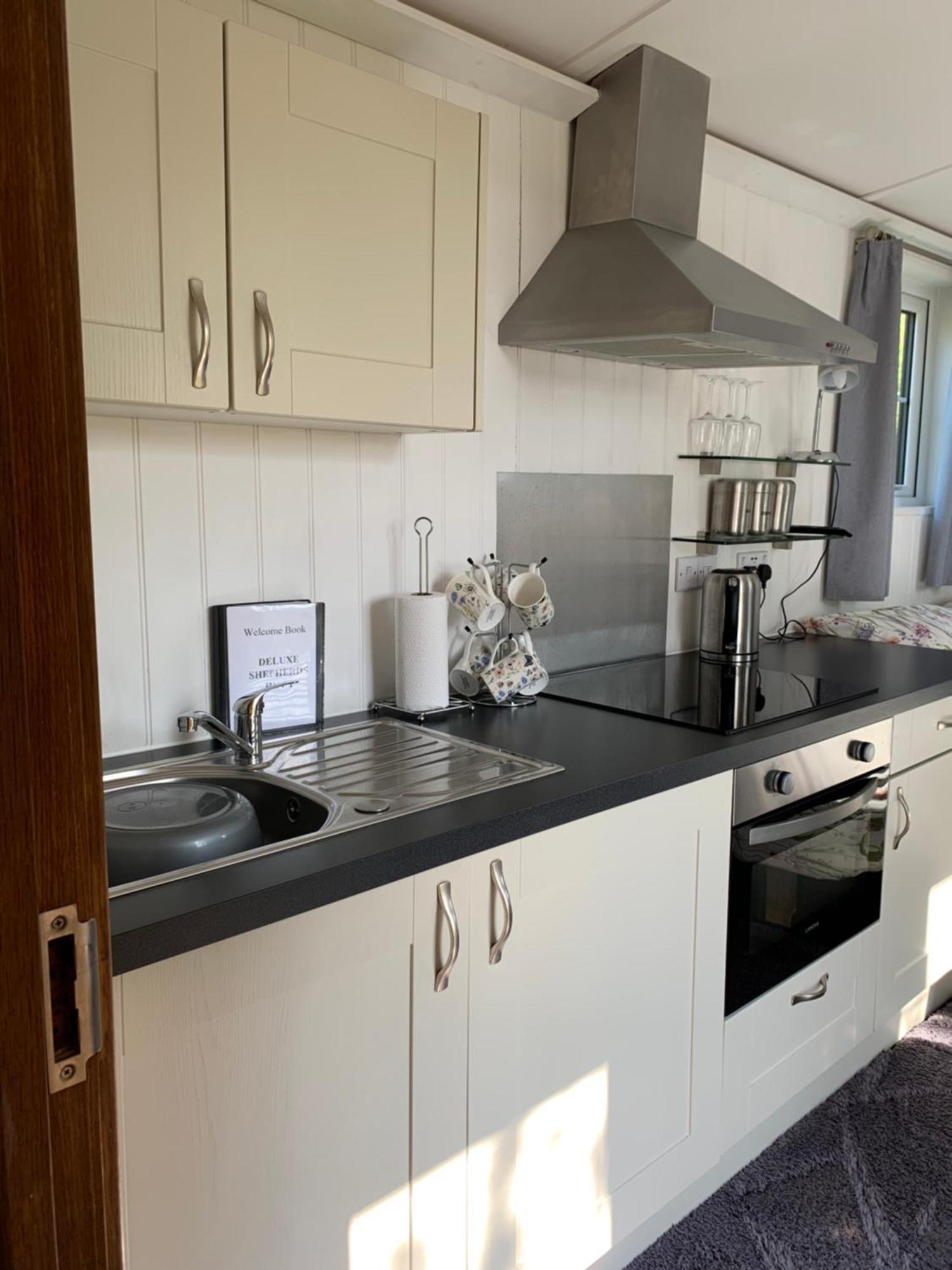 Tides Reach, Deluxe Shepherds Hut 1, 100M From The Beach Saint Merryn ภายนอก รูปภาพ