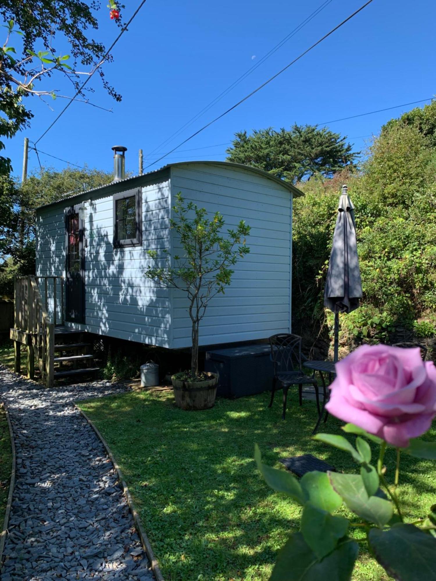 Tides Reach, Deluxe Shepherds Hut 1, 100M From The Beach Saint Merryn ภายนอก รูปภาพ