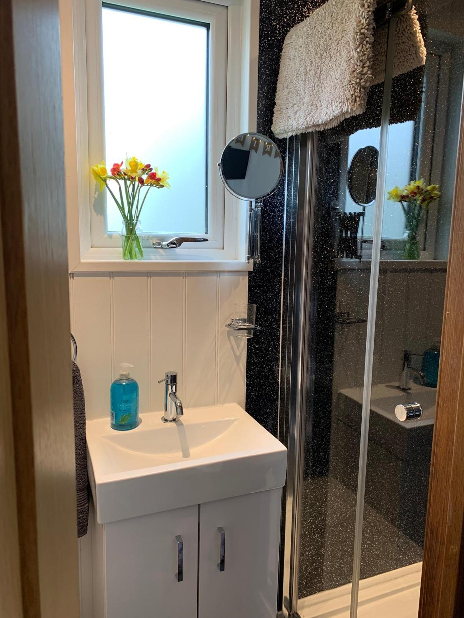 Tides Reach, Deluxe Shepherds Hut 1, 100M From The Beach Saint Merryn ภายนอก รูปภาพ